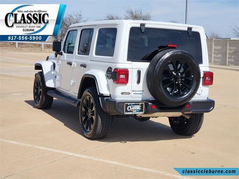 Used 2025 Jeep Wrangler Sahara image 7