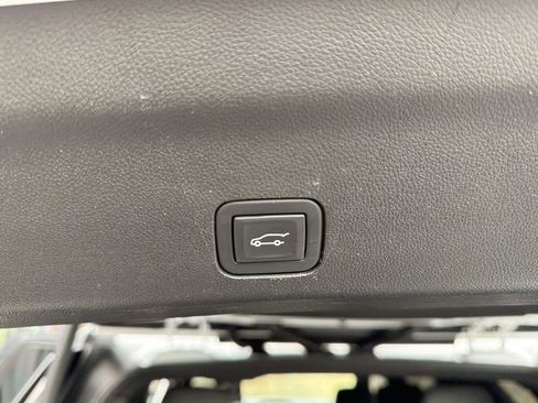 Used 2023 Chevrolet Tahoe Z71 w/ Luxury Package image 19