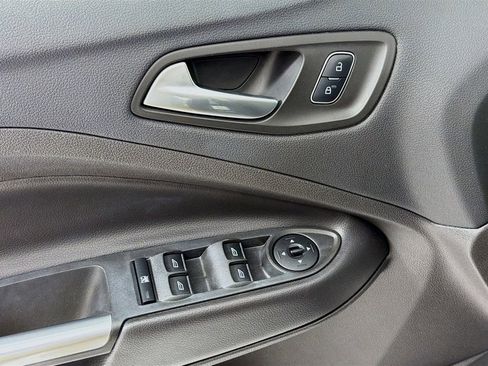 Used 2017 Ford Escape SE image 18