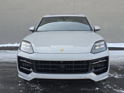 Certified 2025 Porsche Cayenne GTS image 6