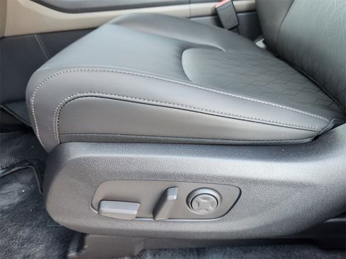 New 2026 Kia Carnival EX image 17