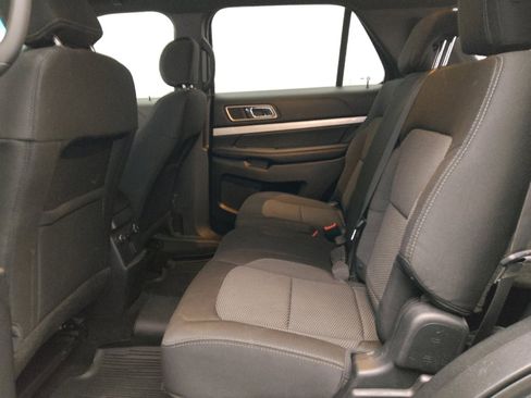 Used 2017 Ford Explorer XLT image 18
