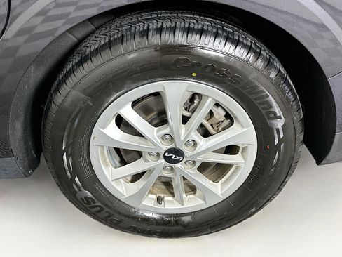 Used 2024 Kia Carnival LX image 11