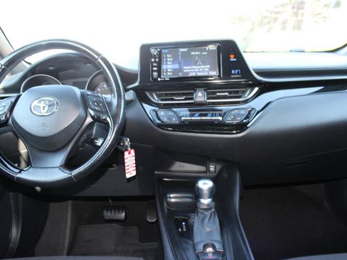 Used 2018 Toyota C-HR XLE FWD image 10