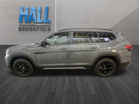 New 2026 Volkswagen Atlas Peak Edition AWD/4WD image 2