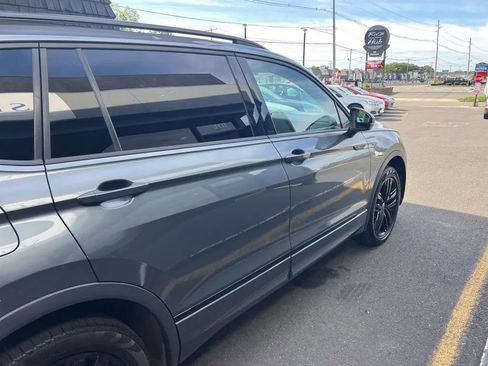 Used 2022 Volkswagen Tiguan SE R-Line image 16