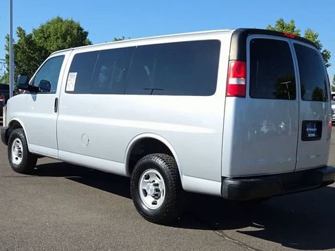 Used 2017 Chevrolet Express 2500 LS RWD image 6