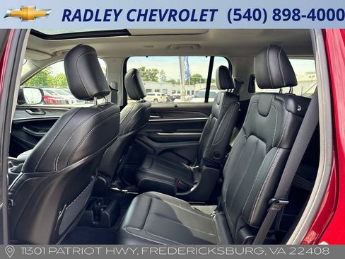 Used 2023 Jeep Grand Cherokee L Limited w/ Luxury Tech Group II AWD/4WD image 12
