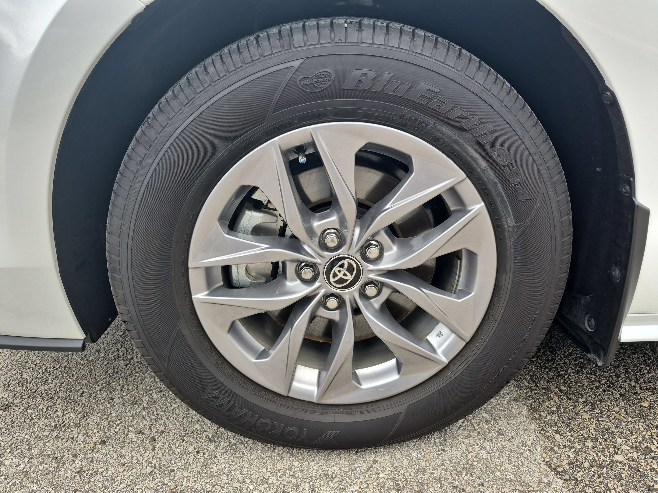 Used 2026 Toyota Sienna XLE FWD image 30