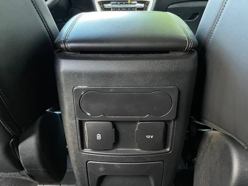 Used 2022 Ford Explorer XLT w/ Equipment Group 202A AWD/4WD image 29