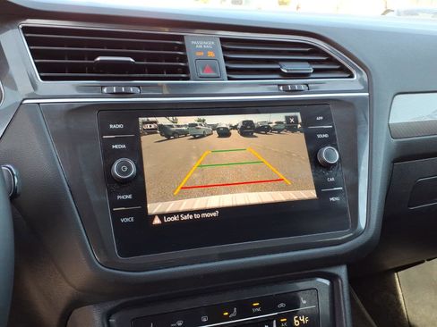 Used 2023 Volkswagen Tiguan SE FWD image 11