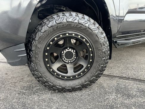 Used 2019 Toyota Tacoma SR image 30