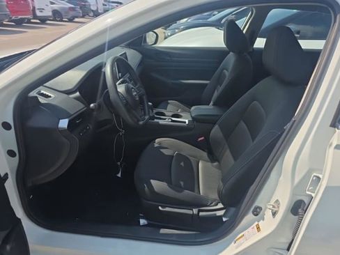 Used 2025 Nissan Altima 2.5 S FWD image 3