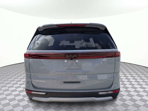 Used 2024 Kia Carnival EX FWD image 4