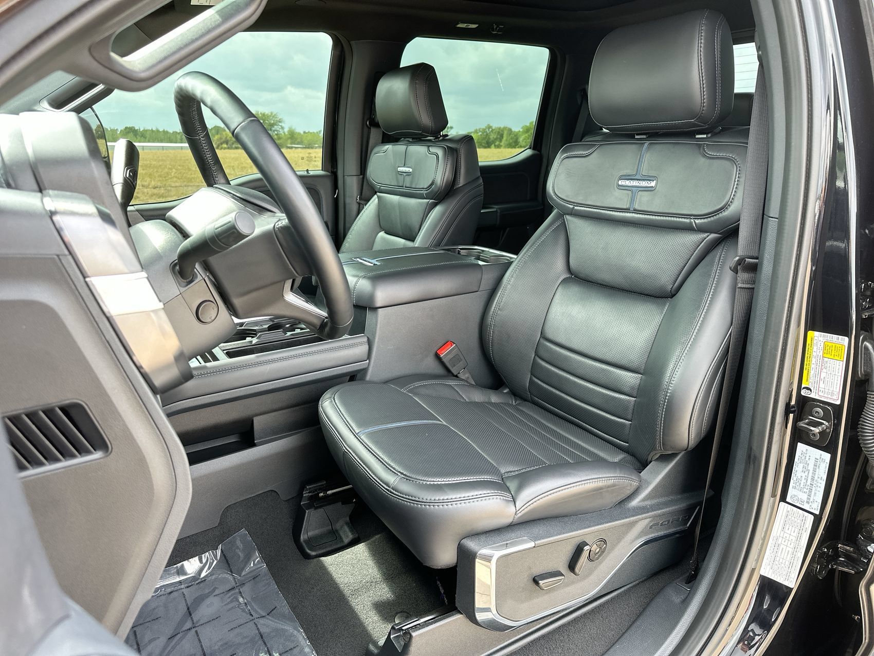 Used 2025 Ford F350 Platinum AWD/4WD image 11