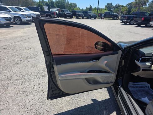 Used 2018 Toyota Camry LE FWD image 6
