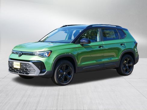 New 2025 Volkswagen Taos SE image 2