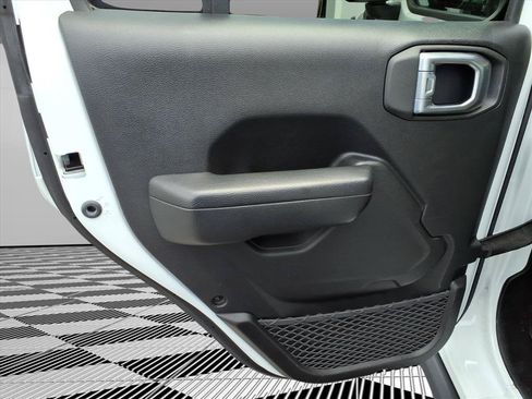 Certified 2023 Jeep Wrangler Unlimited w/ Sun & Screen Package AWD/4WD image 18
