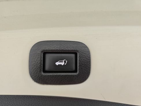 Used 2016 Nissan Rogue SV w/ SV Premium Package AWD/4WD image 13