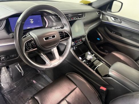 Used 2022 Jeep Grand Cherokee L Overland w/ Luxury Tech Group IV AWD/4WD image 19