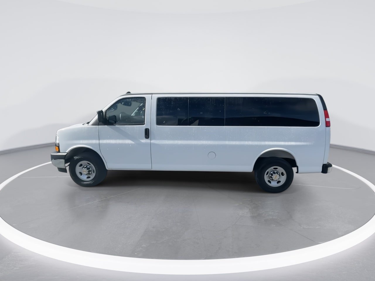 Used 2025 Chevrolet Express 3500 LT w/ LT Preferred Equipment Group RWD image 10