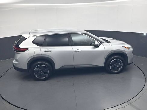 Used 2025 Nissan Rogue SV AWD/4WD image 29