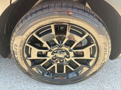 Used 2022 Kia Telluride EX w/ EX Premium Package AWD/4WD image 14