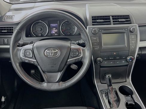 Used 2016 Toyota Camry SE w/ Moonroof Package image 19