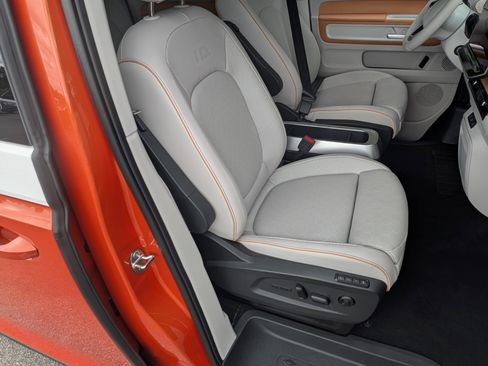 Used 2025 Volkswagen ID. Buzz Pro S Plus RWD image 22