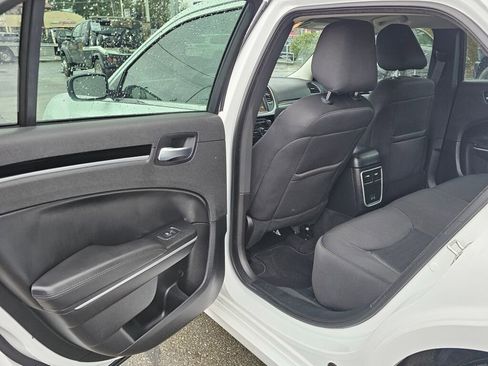 Used 2023 Chrysler 300 Touring image 14