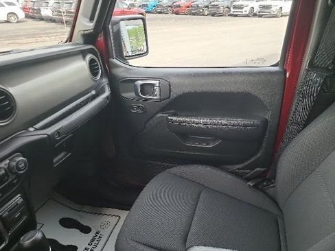 Used 2022 Jeep Gladiator Sport AWD/4WD image 18