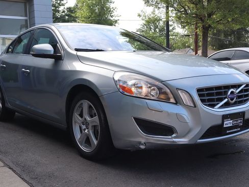 Used 2013 Volvo S60 T5 Premier Plus AWD/4WD image 6