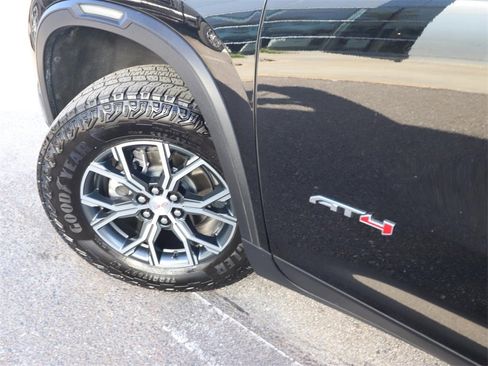 Used 2024 GMC Acadia AT4 w/ Luxury Package image 3