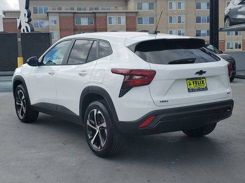 New 2026 Chevrolet Trax RS FWD image 5