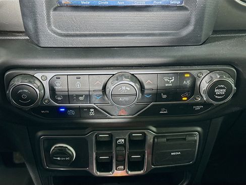 Used 2023 Jeep Wrangler Unlimited w/ Cold Weather Group image 22