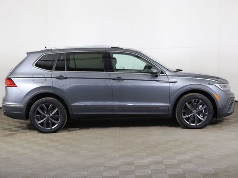 Used 2023 Volkswagen Tiguan SE w/ Panoramic Sunroof Package image 19