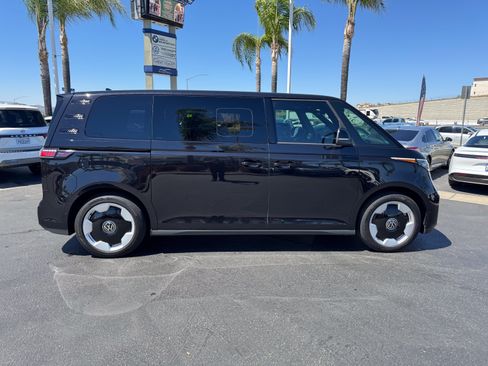 Used 2025 Volkswagen ID. Buzz Pro S RWD image 11