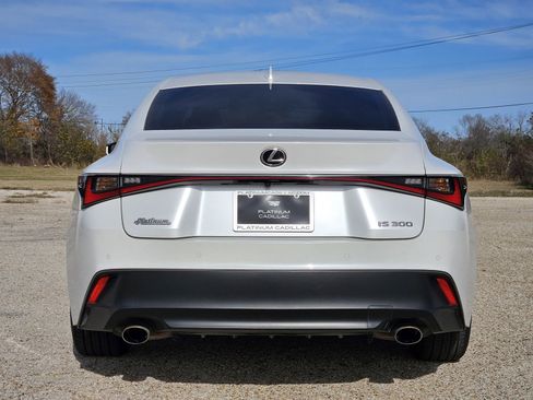 Used 2022 Lexus IS 300 w/ Comfort Package image 8