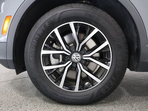 Used 2021 Volkswagen Tiguan SE image 5