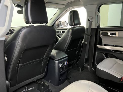 Used 2021 Ford Explorer XLT w/ Equipment Group 202A image 23