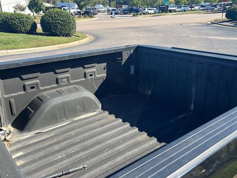 Used 2021 Chevrolet Silverado 1500 LT image 9