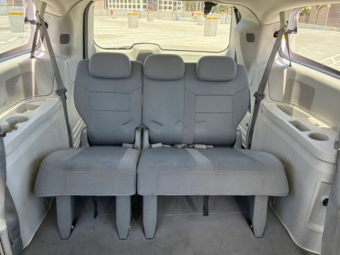 Used 2010 Dodge Grand Caravan Hero w/ Popular Equipment Group FWD image 33
