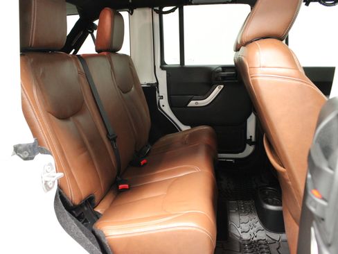 Used 2017 Jeep Wrangler Unlimited Sahara w/ Max Tow Package image 16