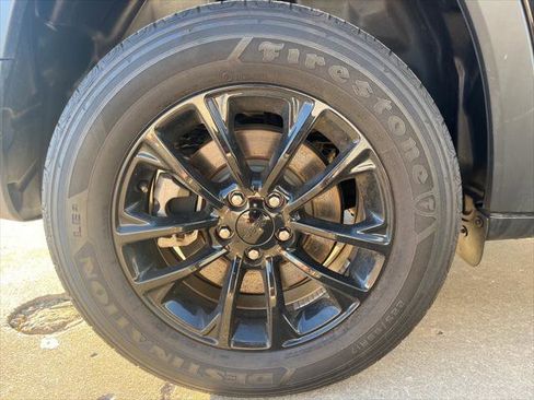 Used 2023 Jeep Cherokee Altitude Lux image 5