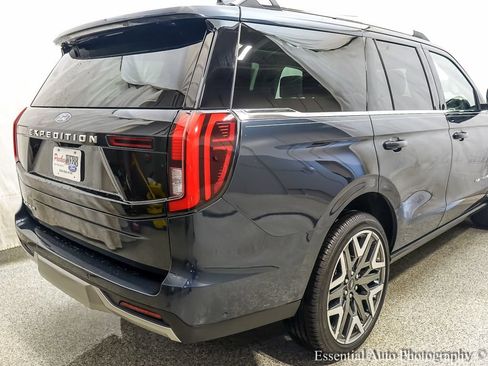 Used 2025 Ford Expedition Platinum w/ Platinum Ultimate Package AWD/4WD image 7
