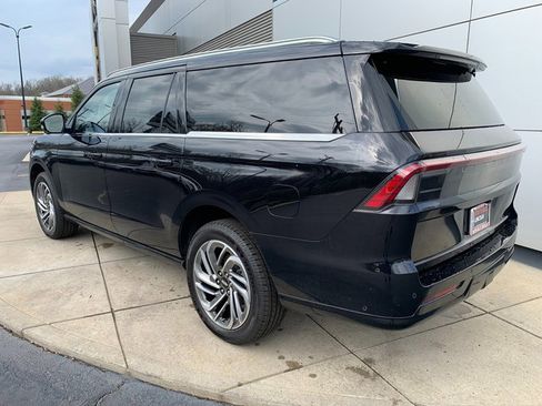 Certified 2025 Lincoln Navigator L Reserve AWD/4WD image 3
