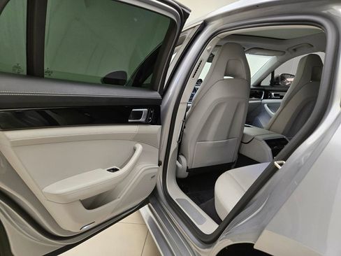 Used 2020 Porsche Panamera 4 w/ Sportdesign Package image 19