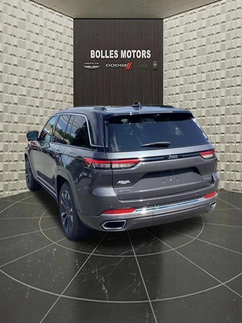 Certified 2023 Jeep Grand Cherokee Overland w/ Luxury Tech Group IV AWD/4WD image 8