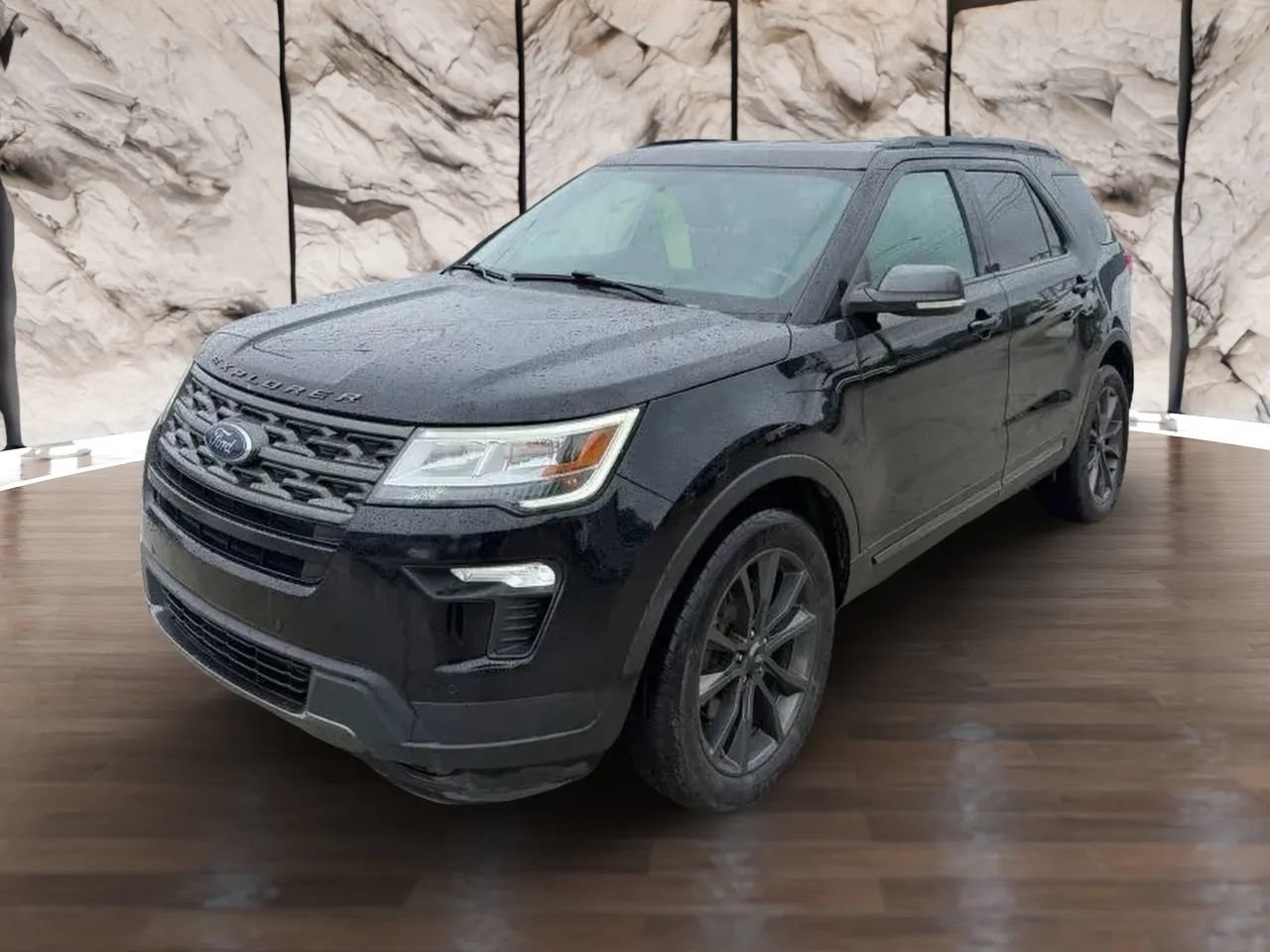 Used 2018 Ford Explorer XLT w/ Equipment Group 202A AWD/4WD image 3