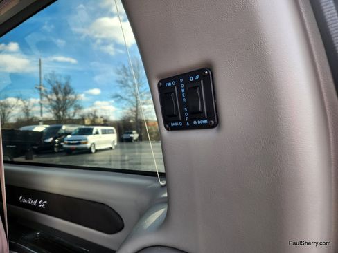 Used 2018 GMC Savana 2500 w/ Enhanced Convenience Package image 24